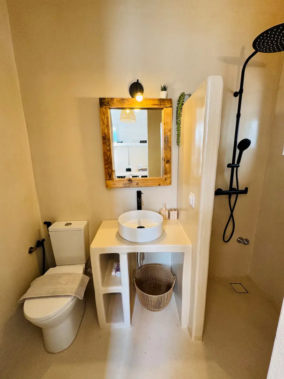 Central Two Storey Home bathroom
