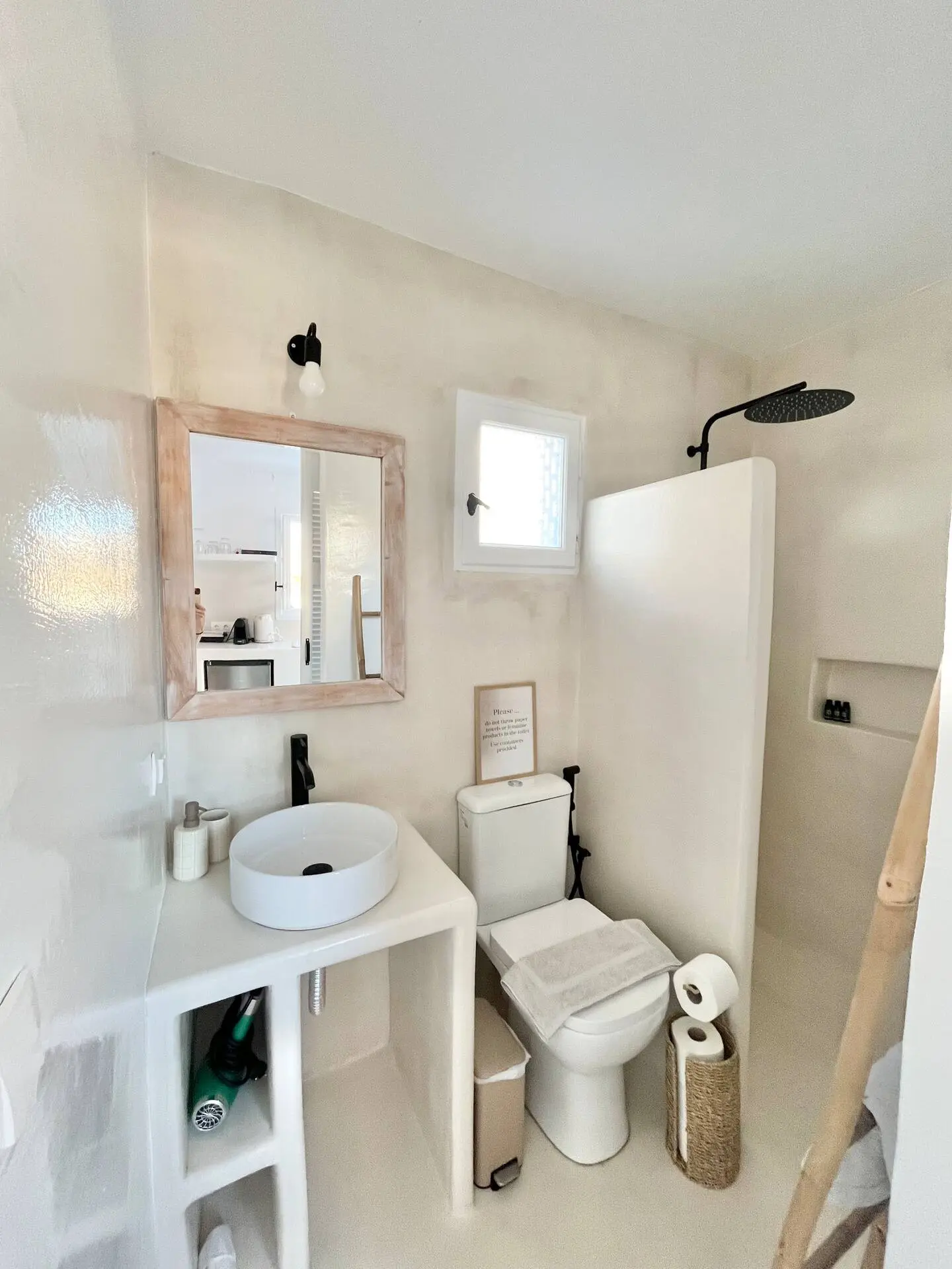 Windmills studio with rooftop terrace bathroom
