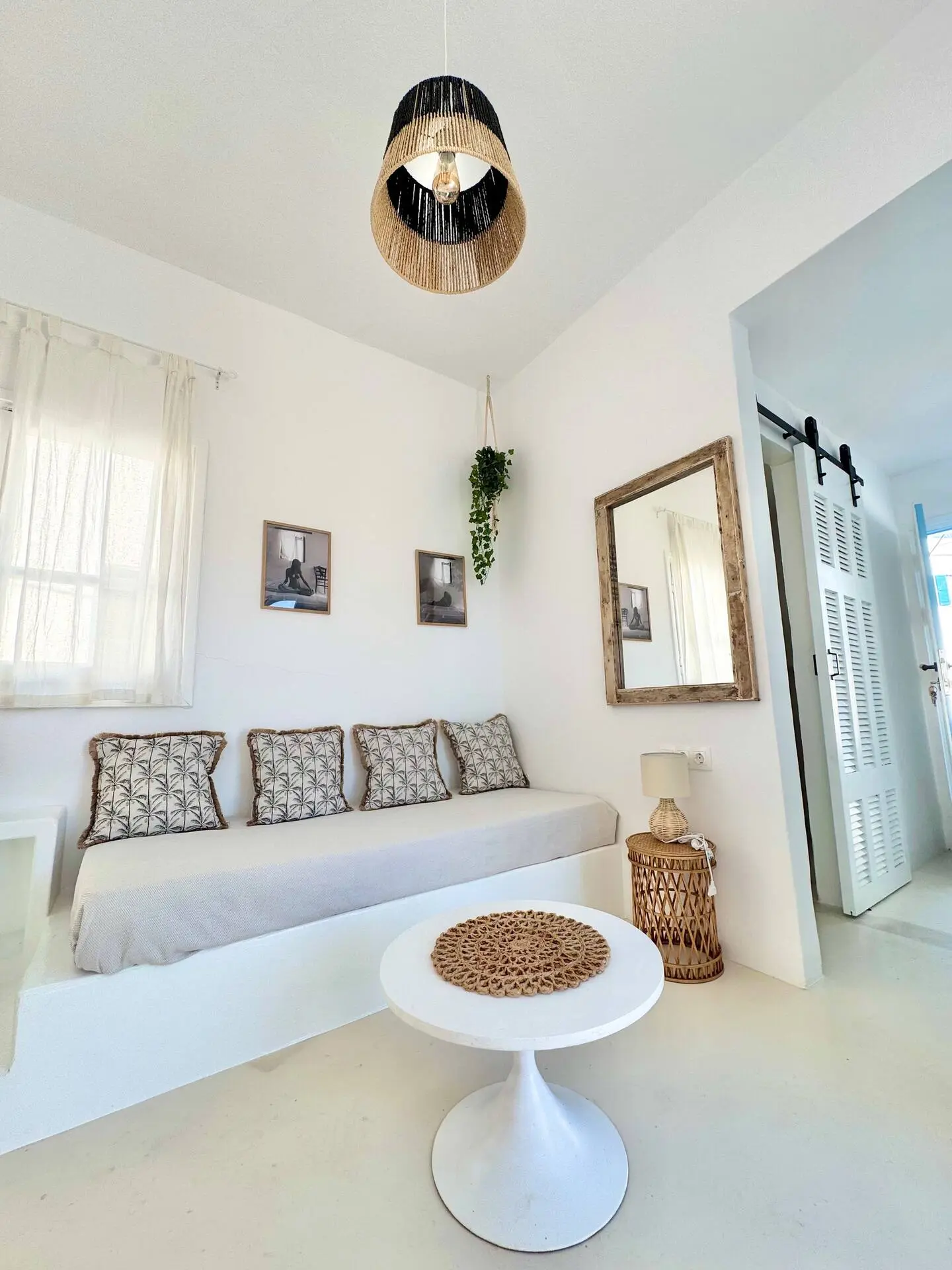 Windmills studio with rooftop terrace living room